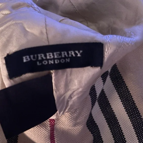 Burberry Cap and Bucket Hat - Picture 5 of 5